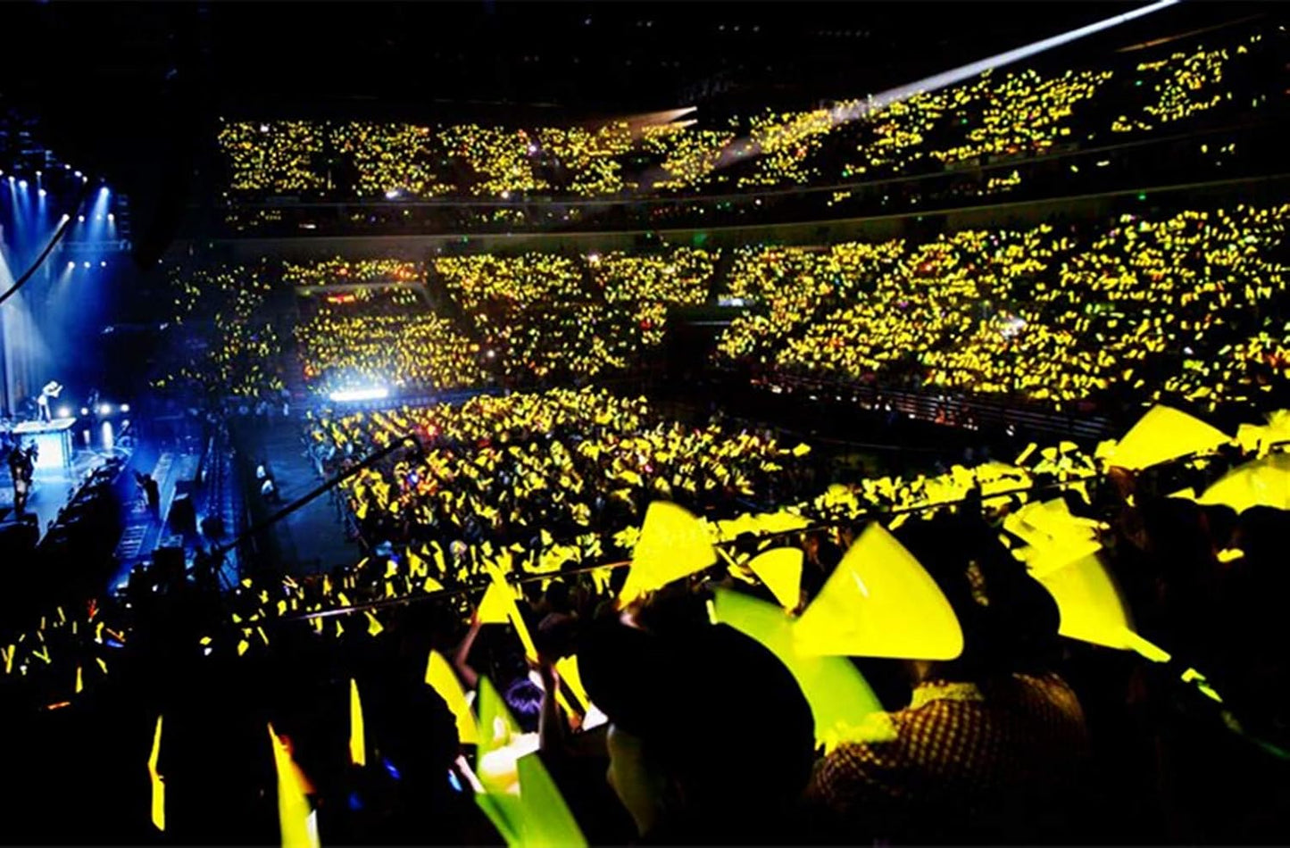 Glow Fever Glow Sticks Bulk 100ct Premium Glow In The Dark Light Up with Lanyards, For Party Supplies, Party Favors, Birthday, Halloween, Super Bright, Lasts Up to 12 hrs