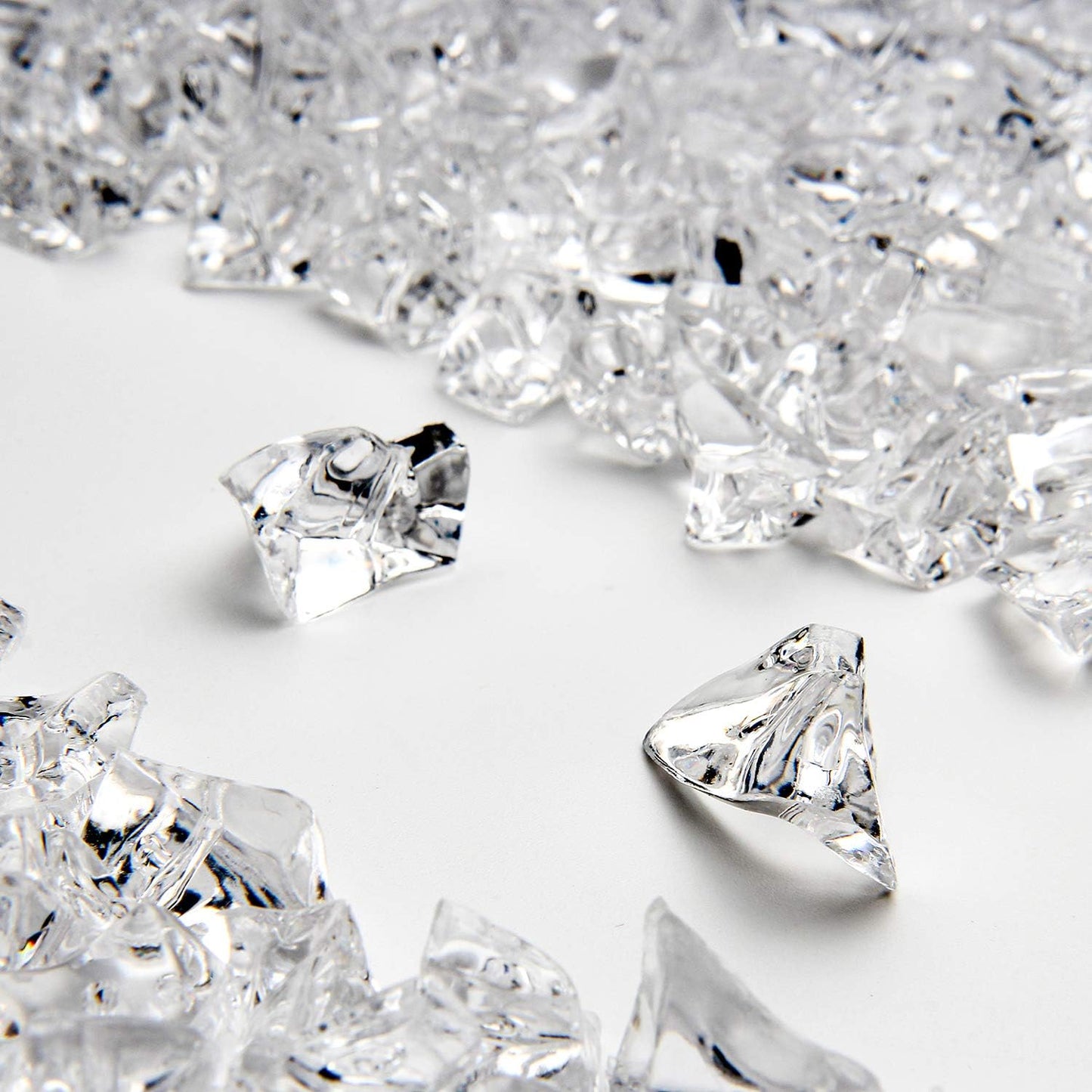 1000Pcs Vase Fillers, Crystal Beads Stones Crafts Small Clear Fake Ice Cubes Acrylic Rock Diamond Stones Clear Rocks Crystals Acrylic for Christmas Decor Home Wedding Birthday Decoration Arts & Crafts