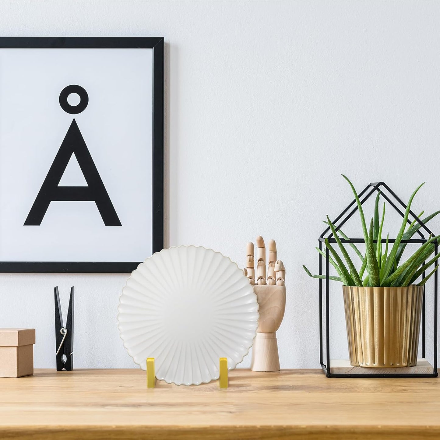 Sweetude 2 Pcs Large Plate Stands for Display Metal Frame Plate Holder Display Stand Decorative Table Top Easels for Picture, Book, Platter, Photo Easel(Gold,8 Inch)