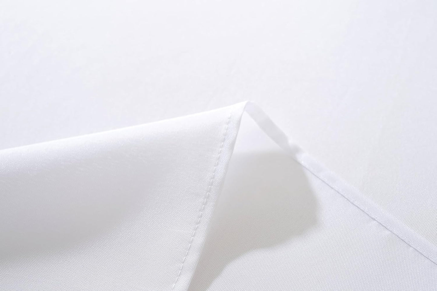 Craft And Party Rectangle Tablecloth, 60 x 102 Inch White Tablecloth, 6ft Rectangle Table Cloth, Polyester Fabric Washable Tablecloth for Home, Party, Wedding or Restaurant Use.