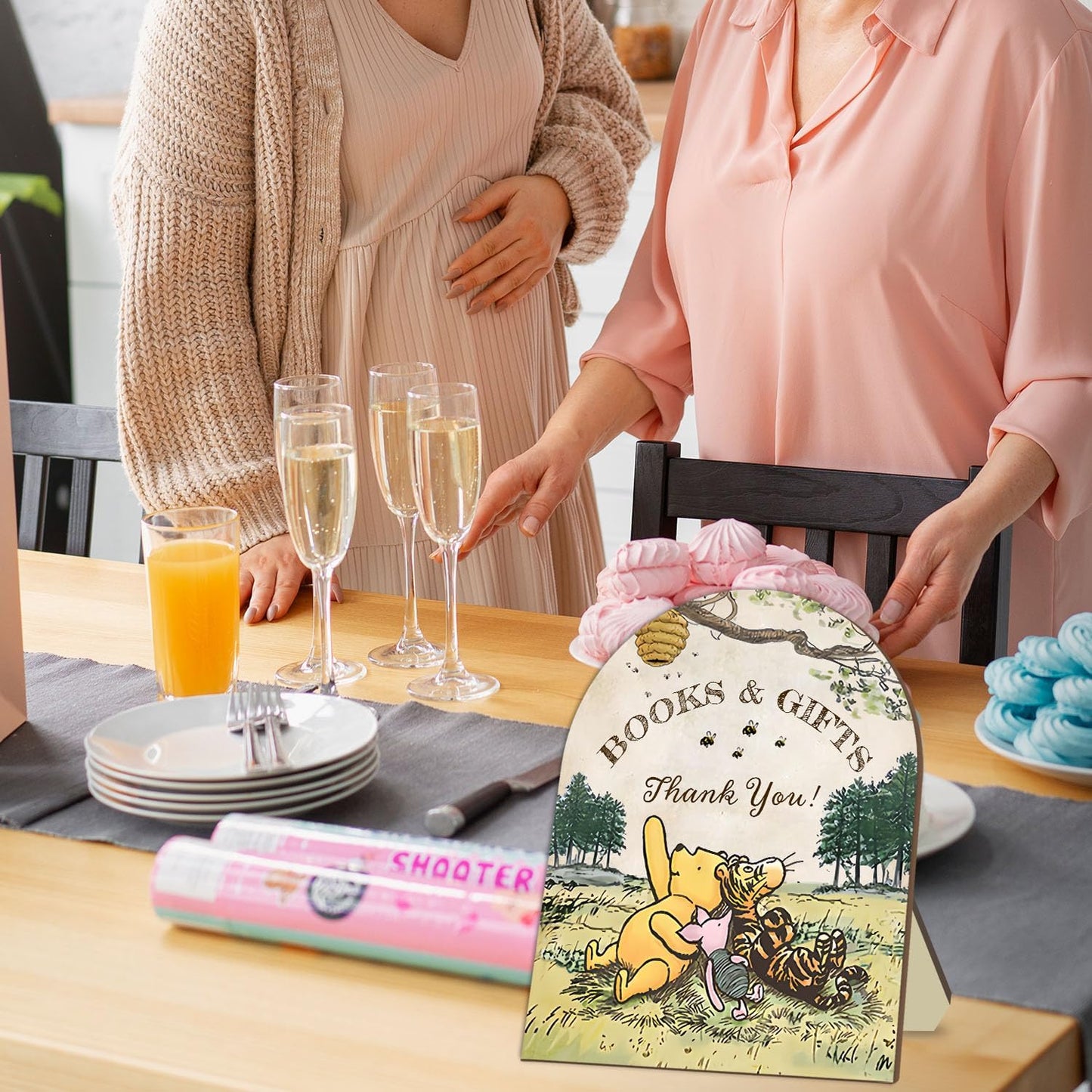 Winnie Books and Gifts Sign, Classic Winnie Thank You Wooden Sign, Bridal Shower Baby Shower Favors, Cute Aniamls Decor Thank You Sign with Stand for Baby Shower Party 8 * 10IN