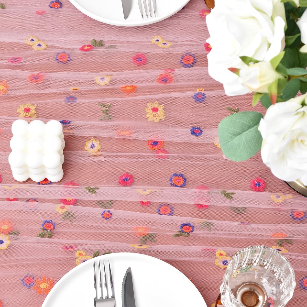 Joanlody 3pcs Blushing Pink Embroidery Daisy Fall Thanksgiving Table Runner Florals Seasonal Tulle Table Runner Holiday Kitchen Dining Table Decoration for Home Party Indoor