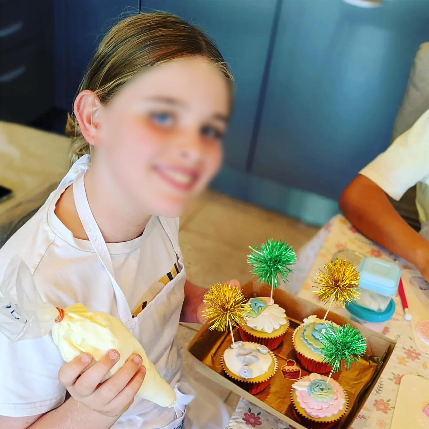 Ephlyn 30Pcs Foil Firework Cupcake Toppers Sparkle Tinsel Cupcake Picks Birthday Cake Decorations Drink Stirrers Cocktail Food Fruit Toothpicks for Baby Shower Graduation Party Supplies Green Gold