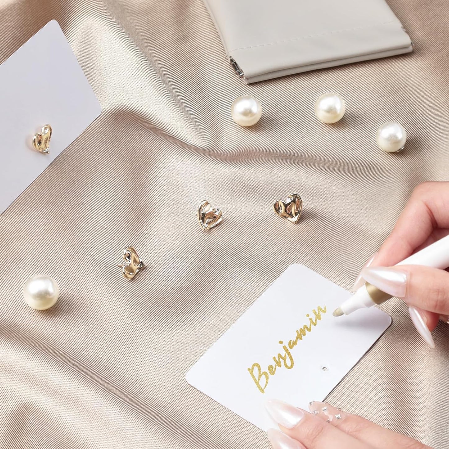 UNIQOOO 12Pcs Decorative Gold Love Heart Place Card Holders Bulk, Romantic Name Card Stands Set, for Wedding Engagement Decor, Table Setting, Business Card, Name Tag, Party Food Labels