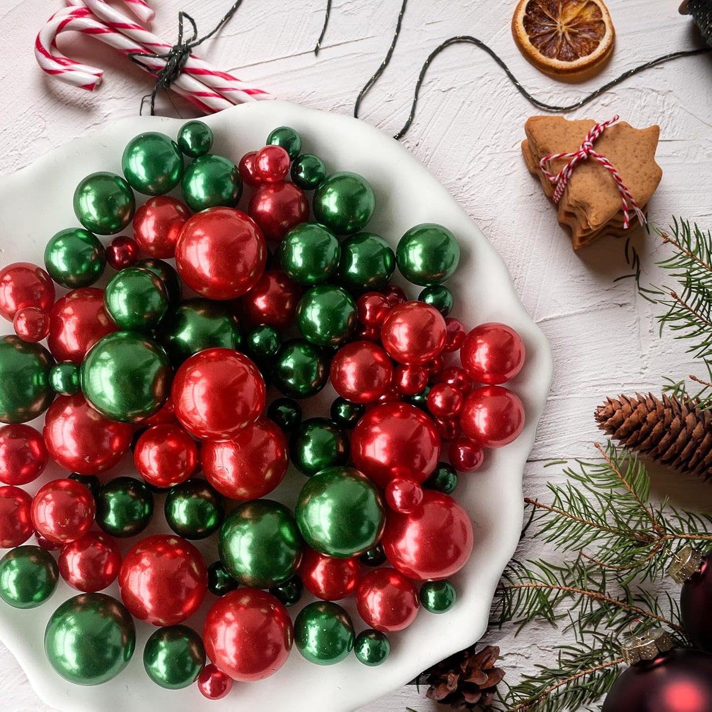 180PCS Red & Green Beads for Centerpieces Vases, No Hole Polished Pearl Makeup Beads Mixed 8/14/20mm Sizes, Pearl Vase Fillers Table Scatters for Party Wedding Decor