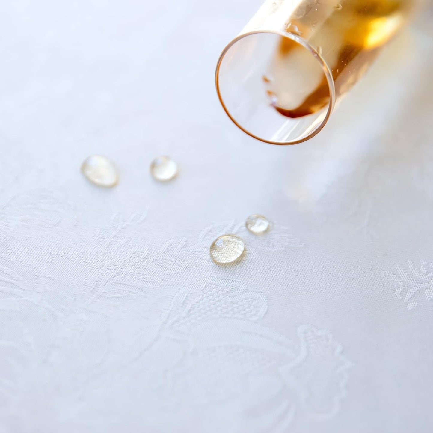 White lace Premium Rectangle Farmhouse Table Runner Waterproof OilProof SpillProof AntiShrink Soft Wrinkle Resistant Decorative Fabric Table Cover Kitchen Dinning Party Wedding Banquet