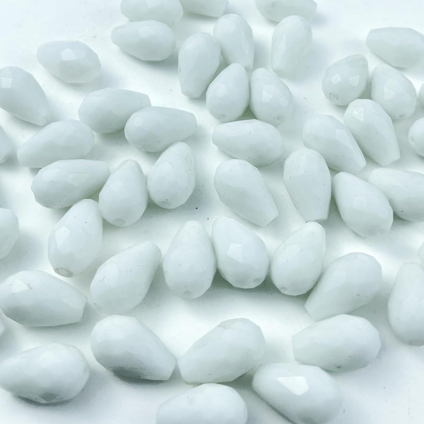 130pcs 6x8mm Teardrop Crystal Glass Beads Vertical Hole Faceted Glass Teardrop Spacer Beads for Bracelets Necklace Earring DIY Jewelry Making Craft(White)