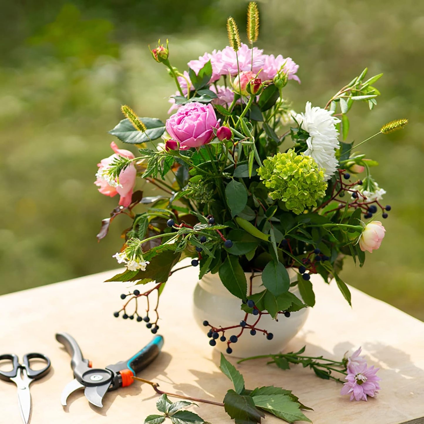 Floral Foam Blocks for Fresh and Artificial Flowers, 6 Pcs Each 8" L x 4" W x 2.8" H Wet and Dry Green Florist Foam for Weddings, Birthday Parties and Holiday Decorations