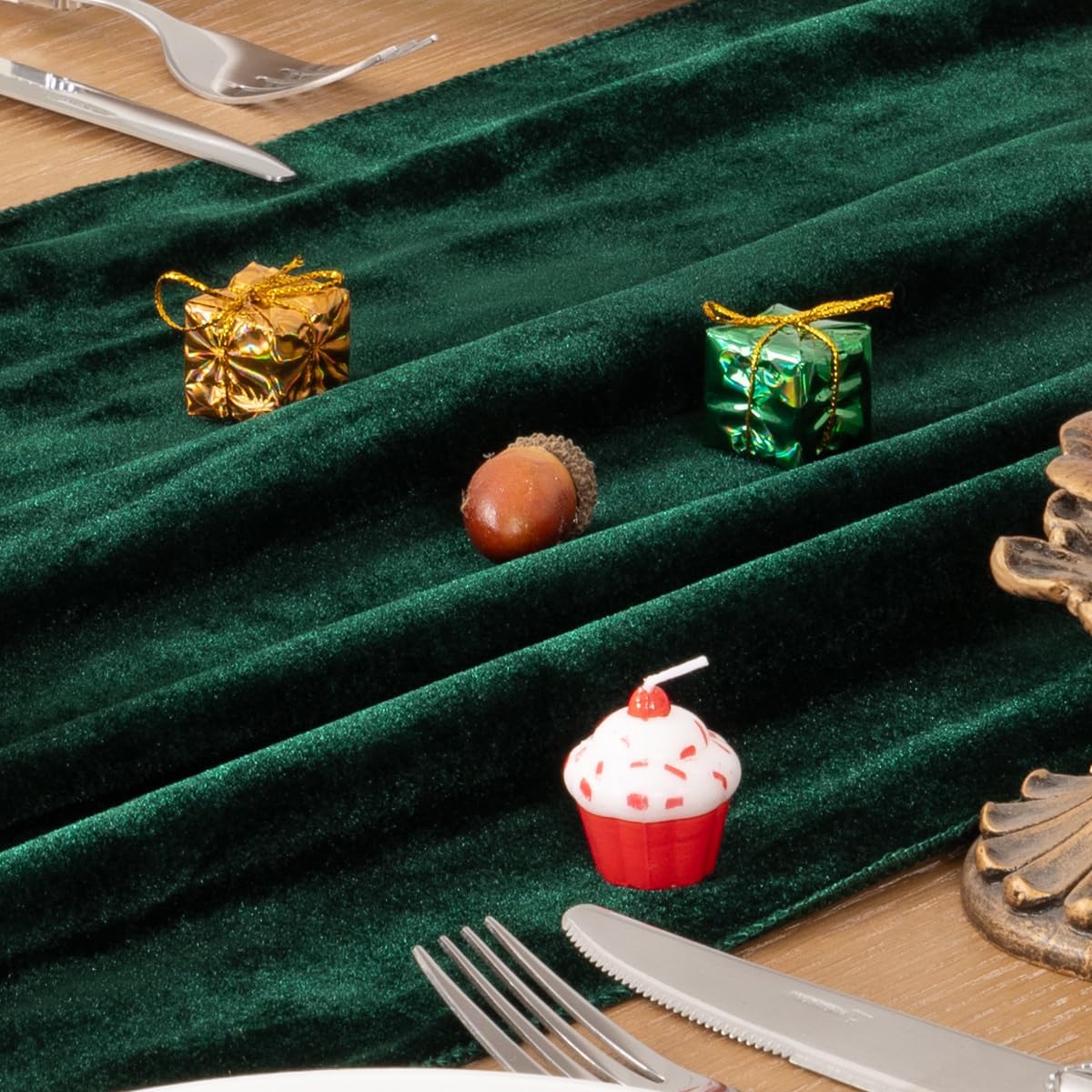 MLMC Emerald Green Velvet Table Runner 10ft Luxury Dark Green Velvet Fall Table Runner 20x120 Inches Glossy Wedding Table Runner for Bridal Shower Birthday Party Gathering Thanksgiving Christmas Decor