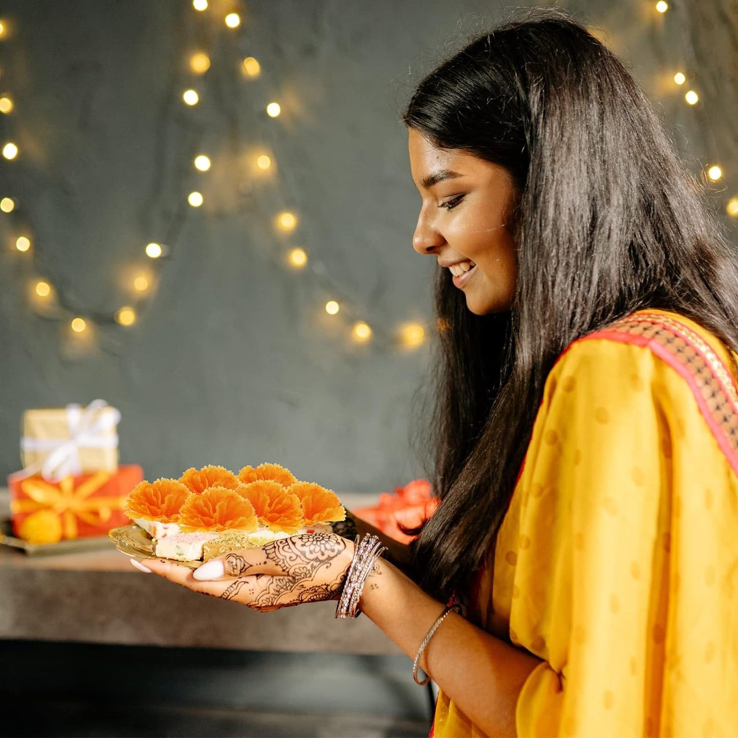 Hananona 50 Pcs Marigold Flower Heads Bulk, Silk Marigolds with Stems Artificial Mexican Flowers for Diwali Day of The Dead Dia De Los Muertos Ofrenda Decor