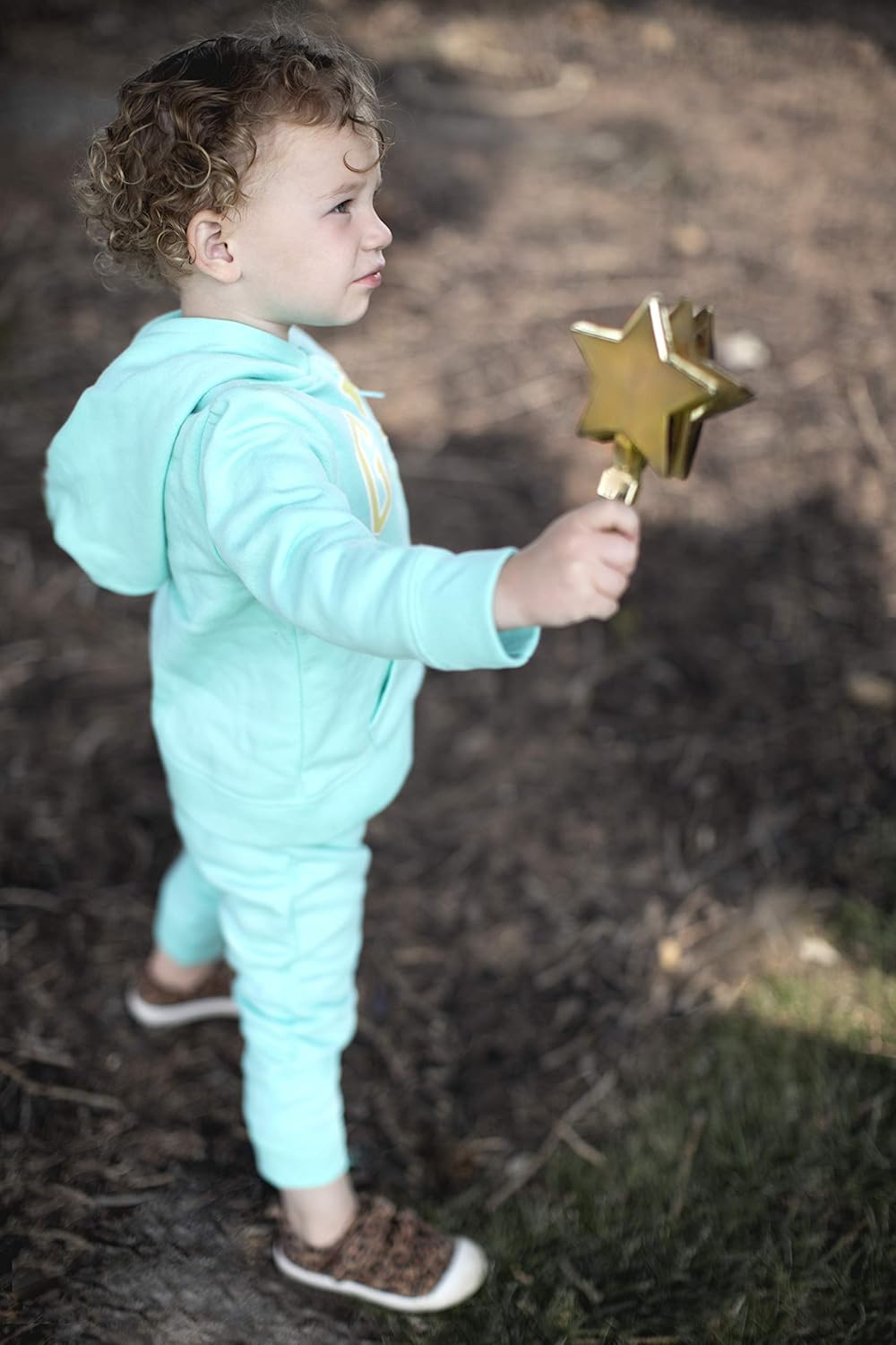 Funiverse 20 Bulk Star Hand Clapper/Team Spirit Noise Maker Assortment - Perfect New Years Party Favor (Gold)