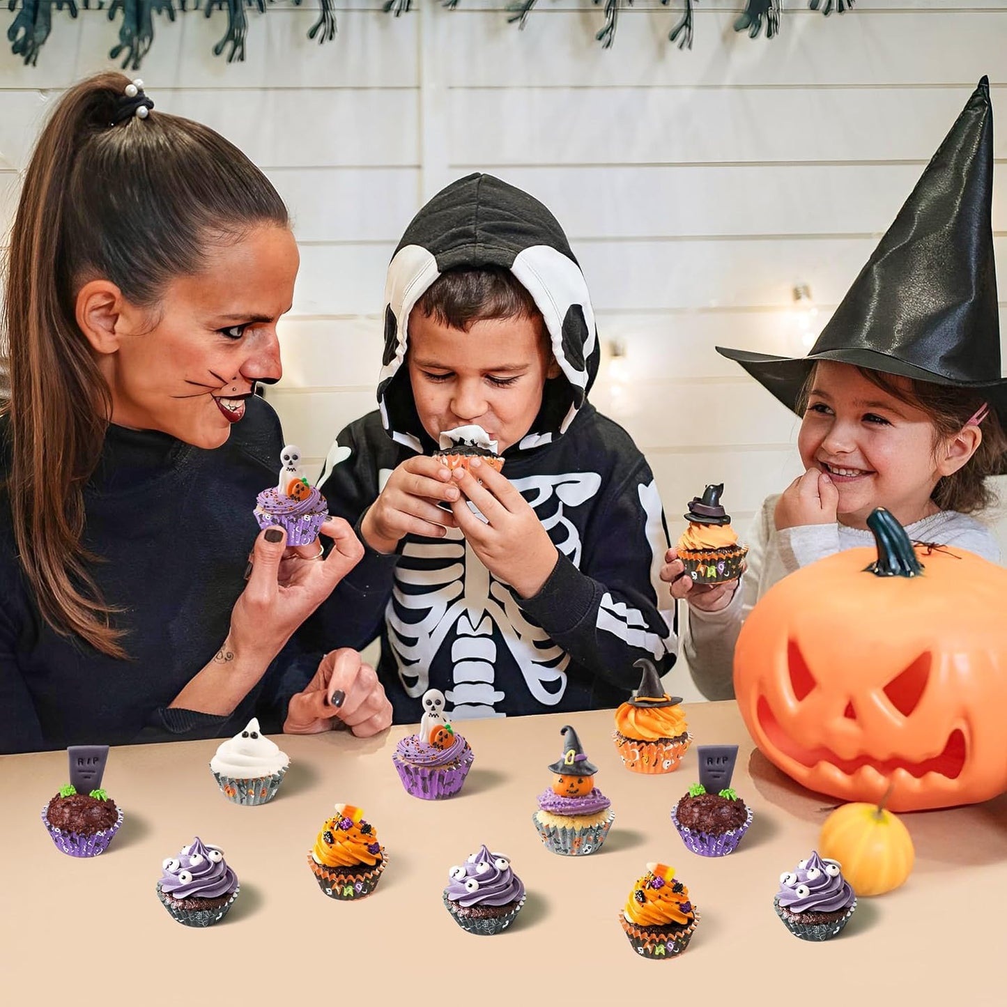 COcnny Halloween Mini Cupcake Liners - 600pcs Halloween Candy Baking Cups Muffin Cupcakes Wrappers, Pumpkin Ghost Skull Disposable Chocolate Cake Wrap Making Supplies for Party (10 Styles)