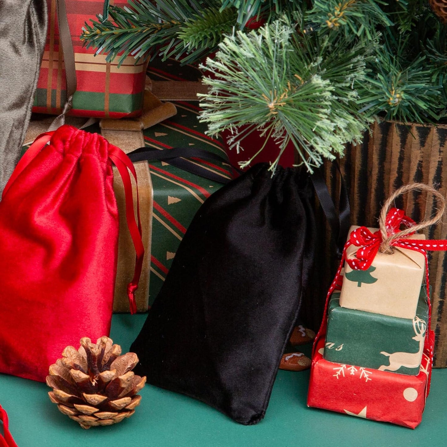 QIANF 12pcs Black Velvet Drawstring Bags 3x4 inches Mini Velvet Cloth Gift Bags Jewelry Pouches for Storage Wedding Party Favor Christmas