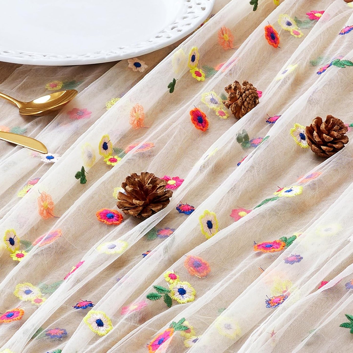 JIALE Champagne Floral Table Runner, Embroidery Daisy Seasonal Table Decorations, 120Inch 10FT 1PC Gold Tulle Fabric for Home Decor, Bridal Shower Wedding, Baby Shower Parties, DIY Craft