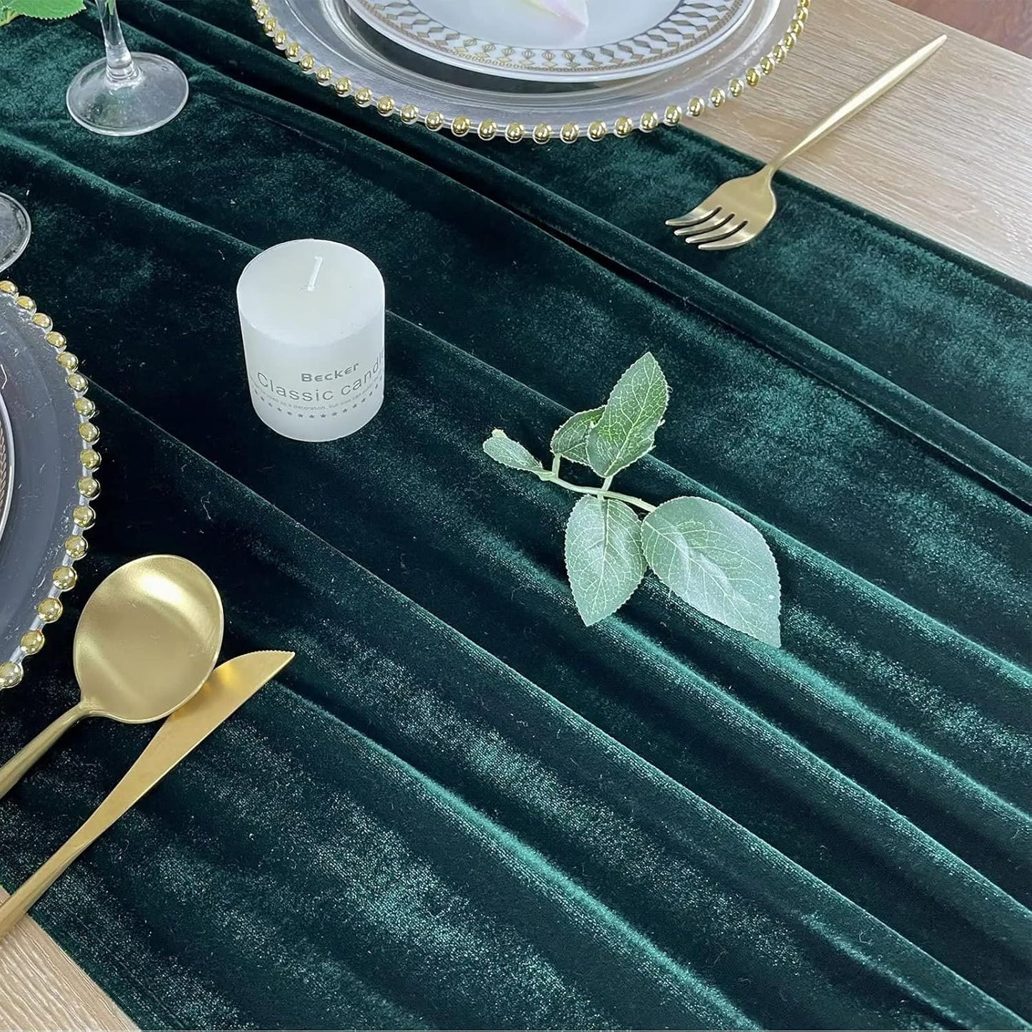Luxurious Velvet Table Runner, 10ft Wedding Reception Decorations, 20x120inch Soft Velvet Fabric, Table Linen Overlay, Wedding Table Runners (Emerald Green, 20X120inch, 5pack)