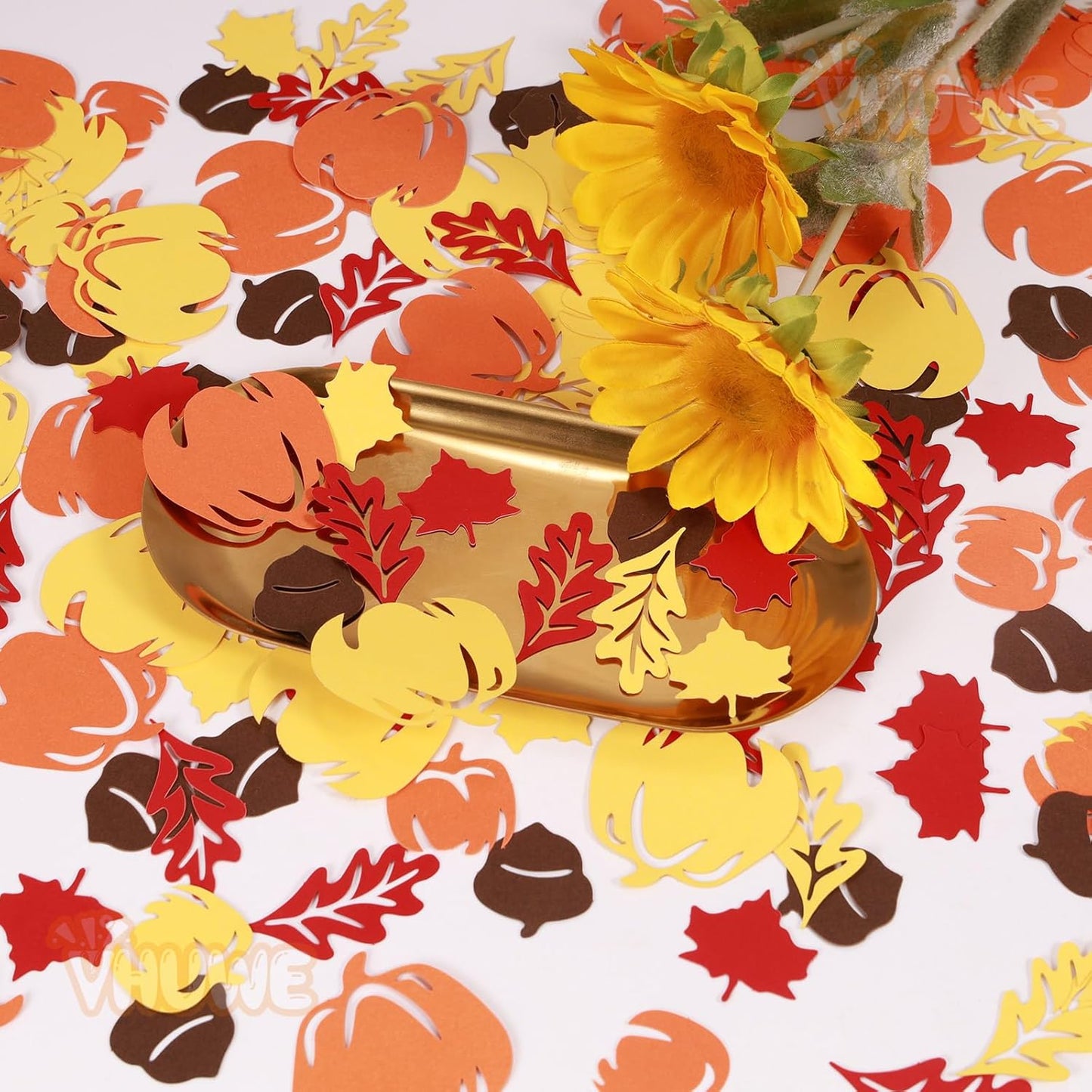 VHUWE Thanksgiving Confetti 200 Pcs, Autumn Fall Confetti, Pumpkin, Pinecones, Thanksgiving Maple Leaves for Thanksgiving Table Decorations and Party Supplies - Paper