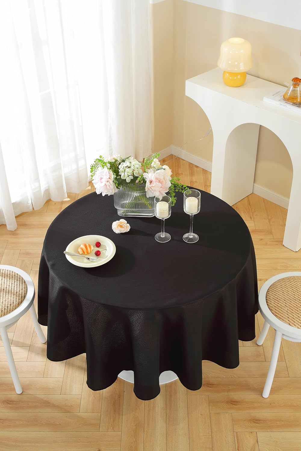 Craft And Party Round Tablecloth, 108 Inch Black Tablecloth, Polyester Fabric Washable Table Cloth for Home, Party, Wedding or Restaurant Use.
