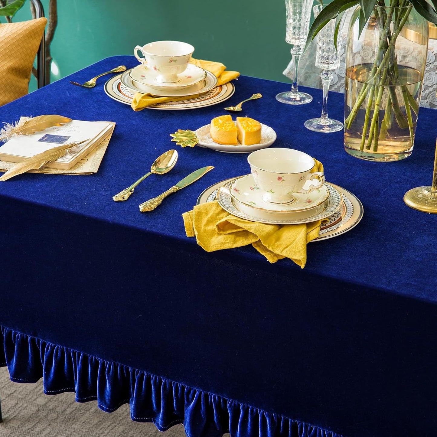 Velvet Tablecloth Luxurious Solid Rectangle Table Cloth,Oblong Retro Farmhouse Ruffle Tablecloths Washable Table Cover for Party Wedding Baby Shower Kitchen Dinning Tabletop Decoration