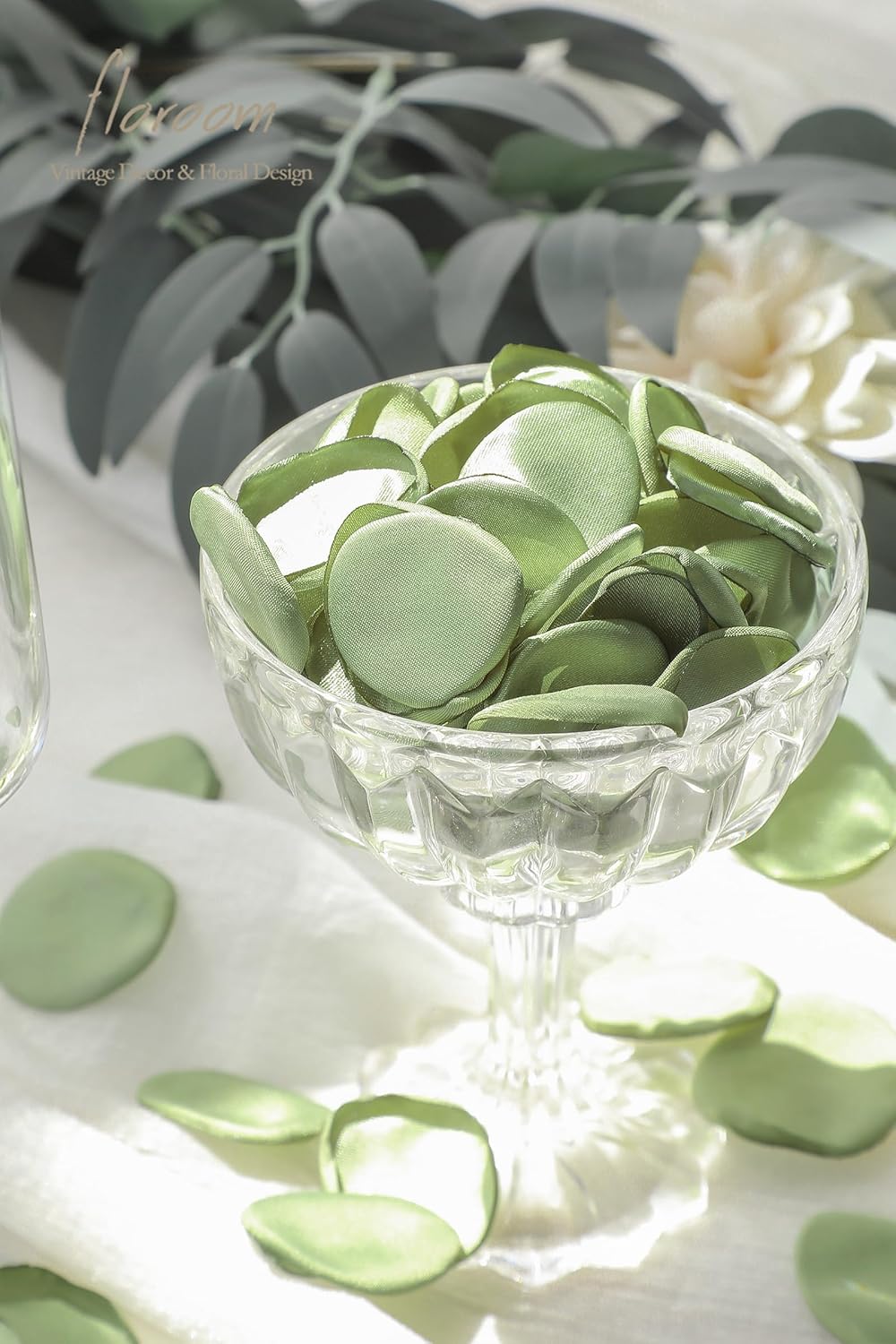 Floroom 300pcs Rose Petals Sage Green Faux Silk Flower Petals for Wedding Flower Girl Basket Aisle Scatter Dinner Table Centerpieces Party Confetti Bridal Shower Romantic Night Decoration