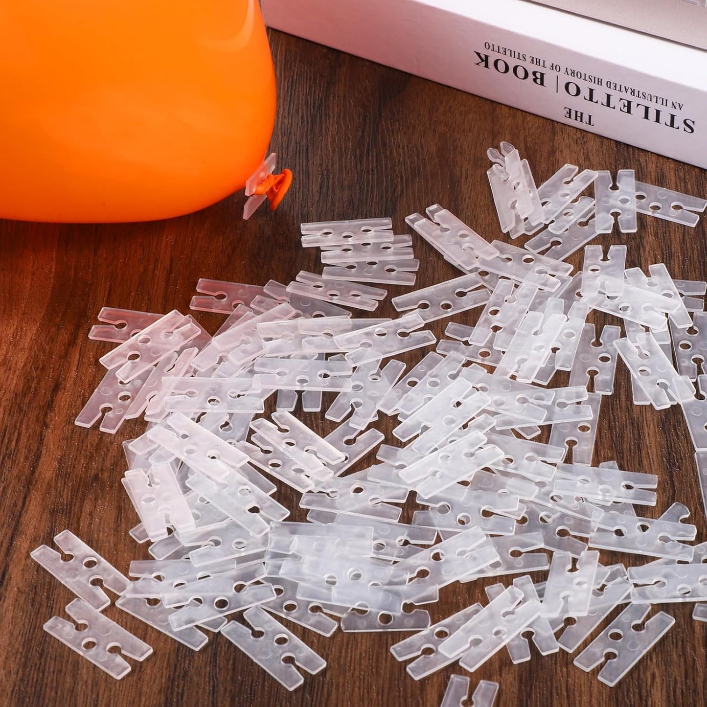 200 PCS Balloon Clips Ties for Sealing, H Shape Plastic Balloon Clips, Clear Bulk Balloons Quick Knotting and Sealing Tying Tools for Wedding, Birthday, Christmas Party Decoration