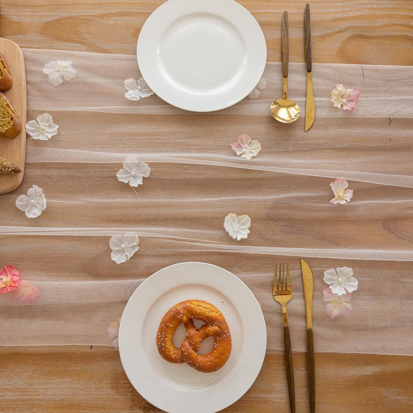 Romantic Artificial Floral Table Runner 10ft Gauze Tulle Lace Table Runner Set for Wedding Baby Shower Bridal Shower Holiday Kitchen Dining Table Decoration for Home Party Special Occasion