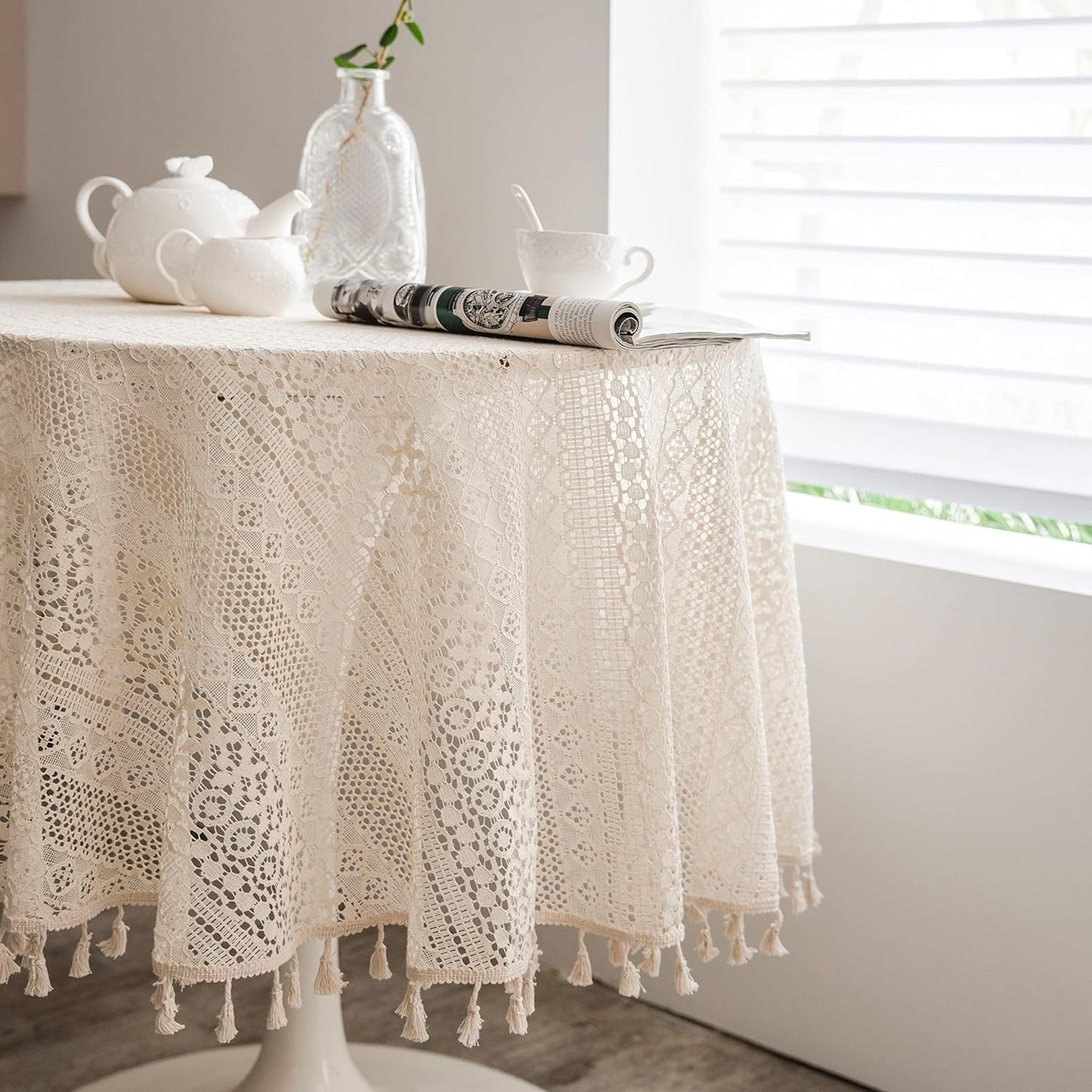 Beige Round Lace Tablecloths with Tassels, Washable Crochet Vintage Cotton Table Cover for Kitchen Dinner Wedding Party Banquet Décor, 59inch