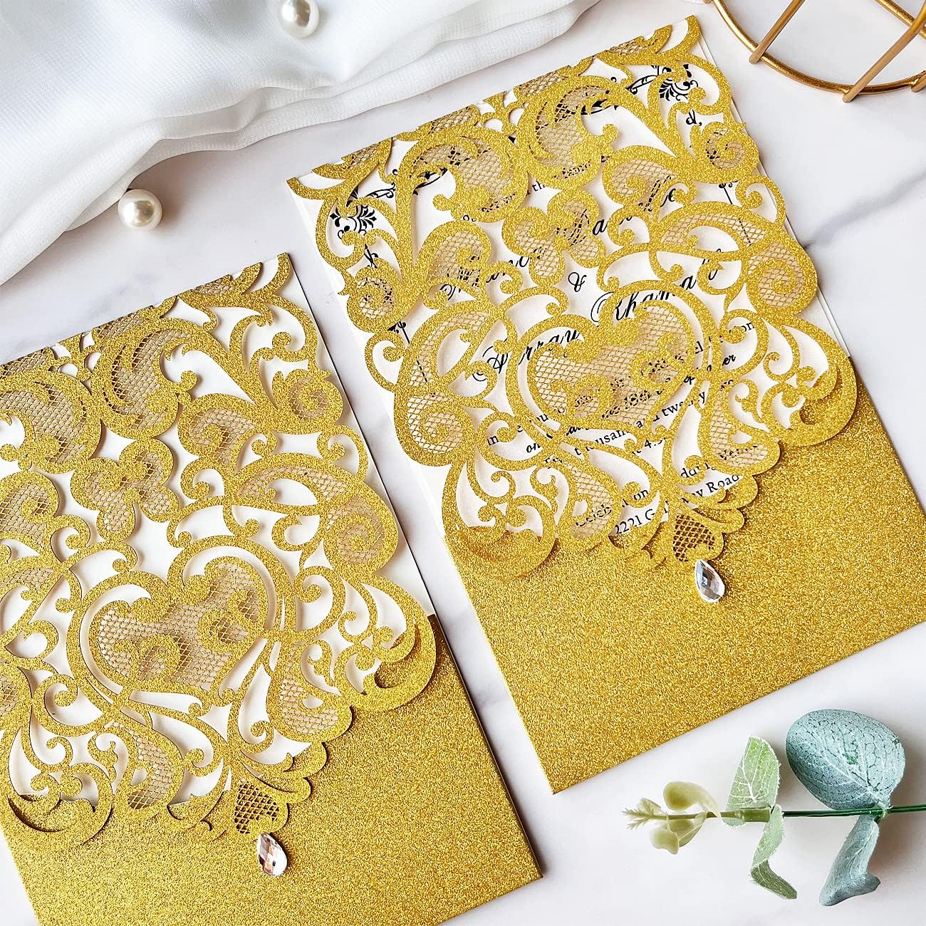 Hosmsua 5.12 x 7.3 50pcs Personalized Gold Laser Cut Flora Wedding Invitation Cards with Rhinestone and Envelopes Invitations for Quinceañera Wedding Invite (Customized Printed)