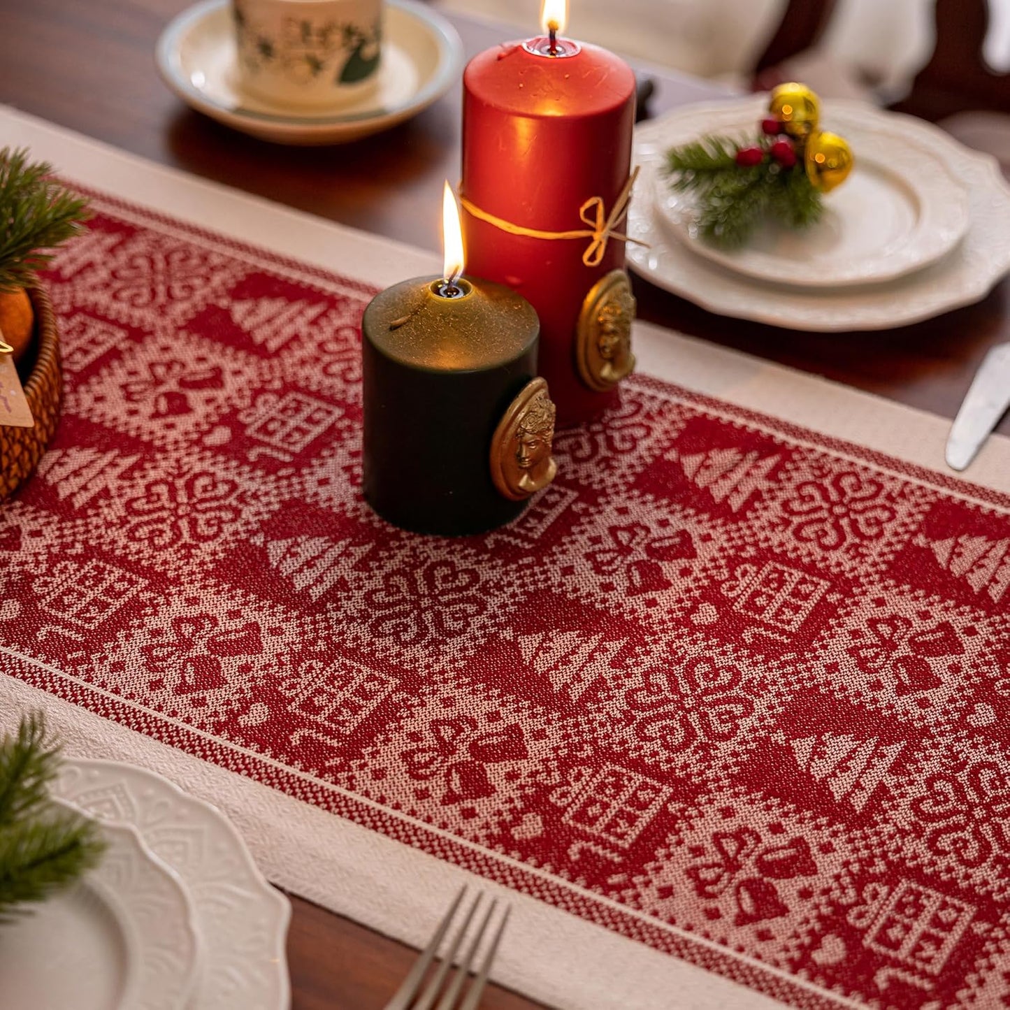 Table Runners 72 Inches,Christmas Tree Table Runner with Tassel Fringe,Gift Table Runner for Party，Coffee Table, Festival